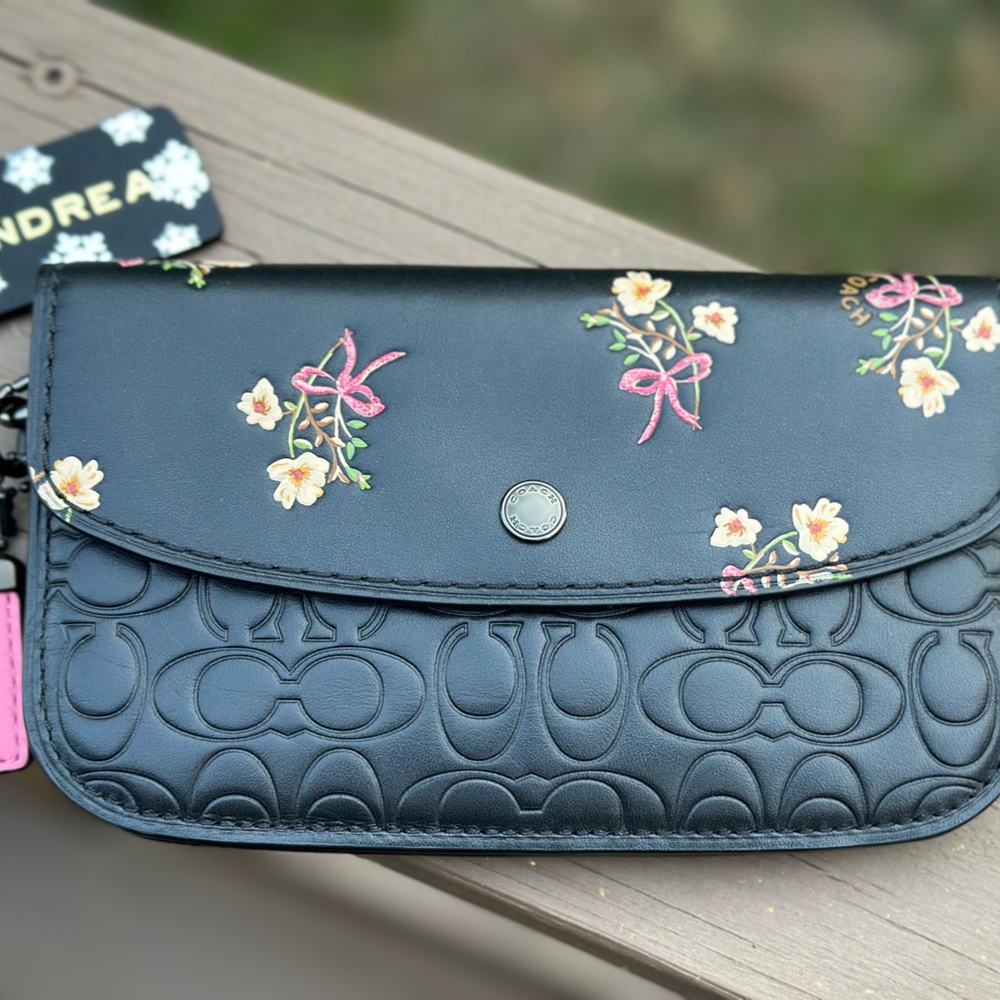 Htf floral 1941 wristlet by coach